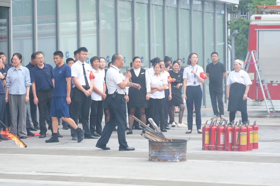以練促防，長房集團組織開展消防應(yīng)急演練